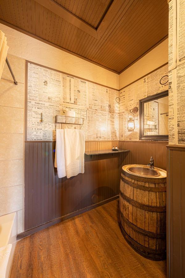Miners Cabin #4 - King Bed - Private Balcony With Views ทูมสโตน ภายนอก รูปภาพ