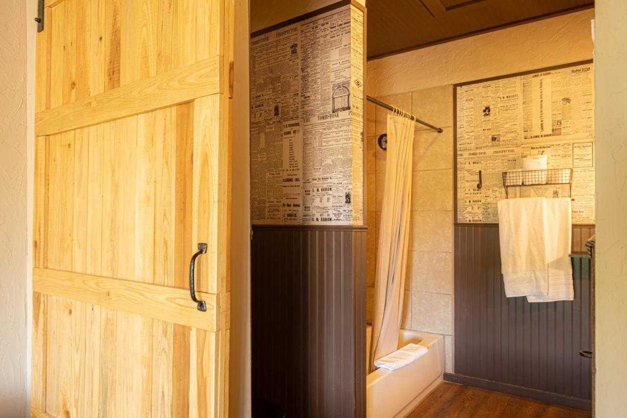 Miners Cabin #4 - King Bed - Private Balcony With Views ทูมสโตน ภายนอก รูปภาพ