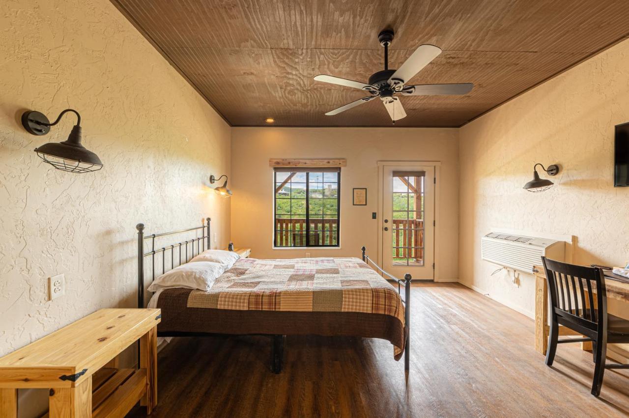 Miners Cabin #4 - King Bed - Private Balcony With Views ทูมสโตน ภายนอก รูปภาพ